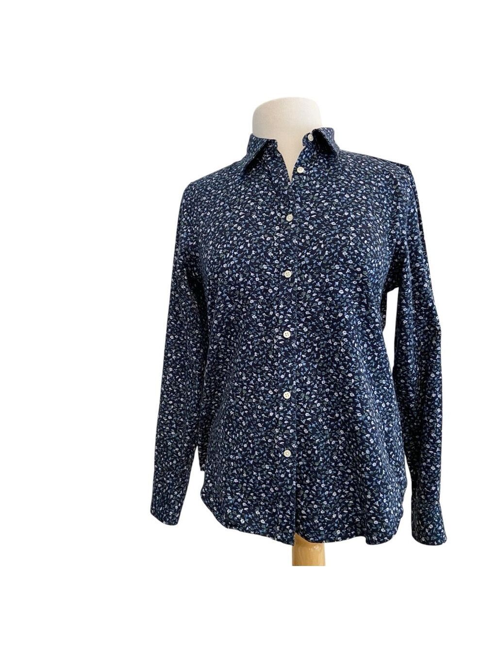 2/40$ Chaps non iron button down shirt floral blue medium long sleeves cotton